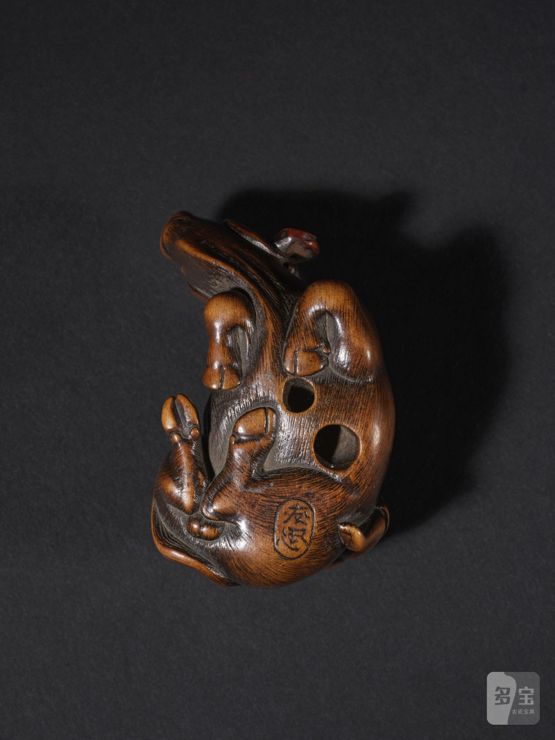 木彫根付 臥牛 銘「友忠」 19世紀前期 | NETSUKE EN BOIS REPRÉSENTANT UN BŒUF COUCHÉ - 图8
